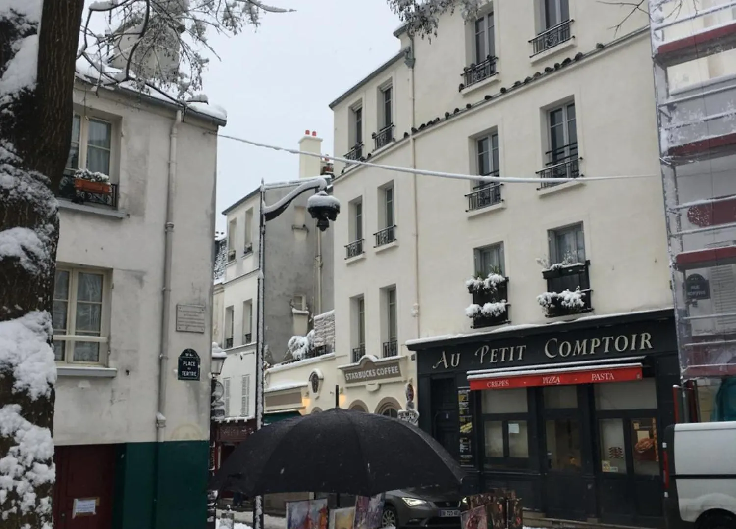 Apartment 8 Place Du Tertre Paris