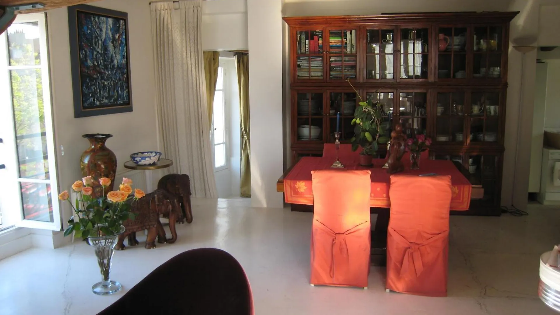 Apartment 8 Place Du Tertre Paris