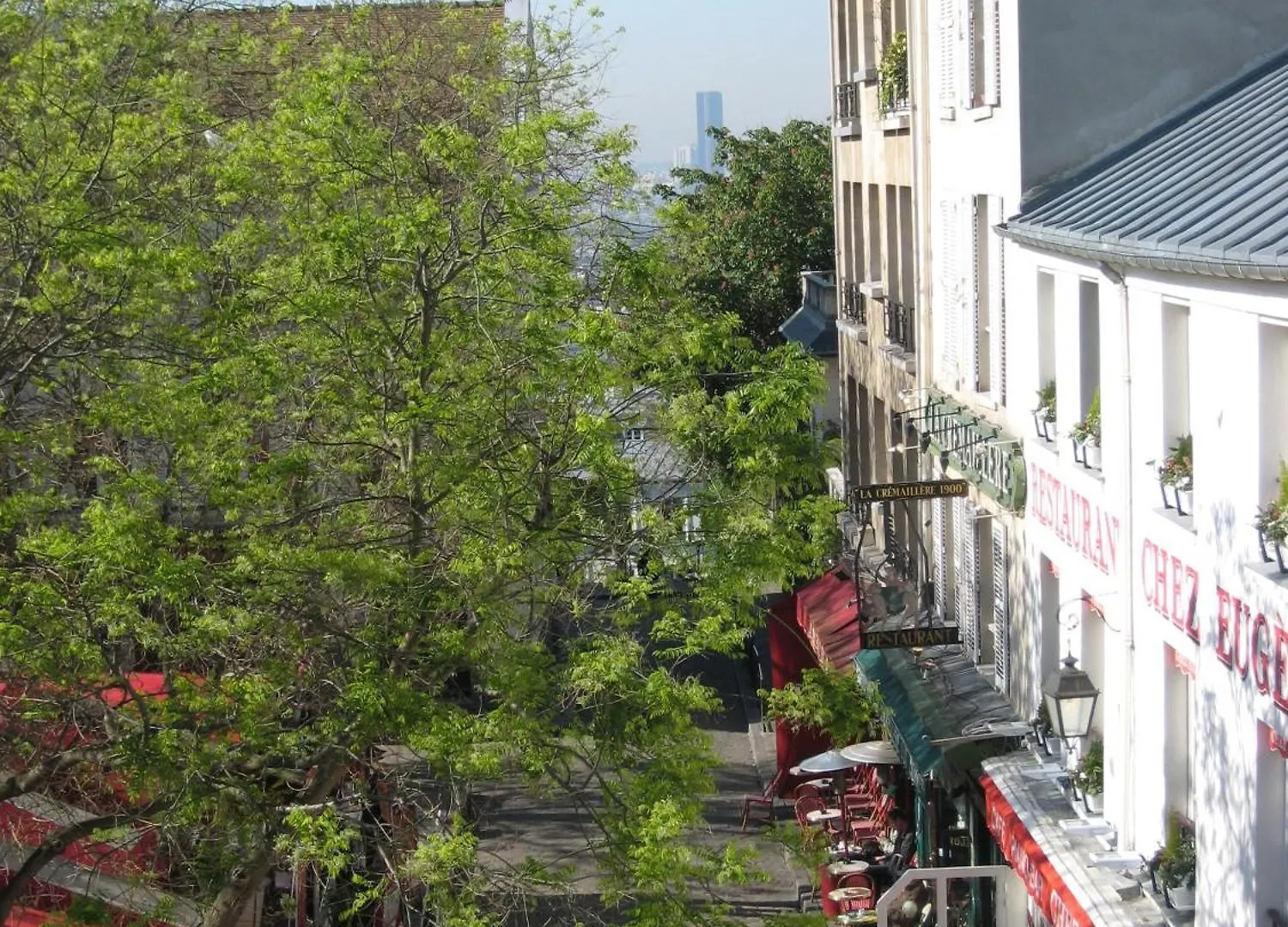 8 Place Du Tertre Paris 0*,