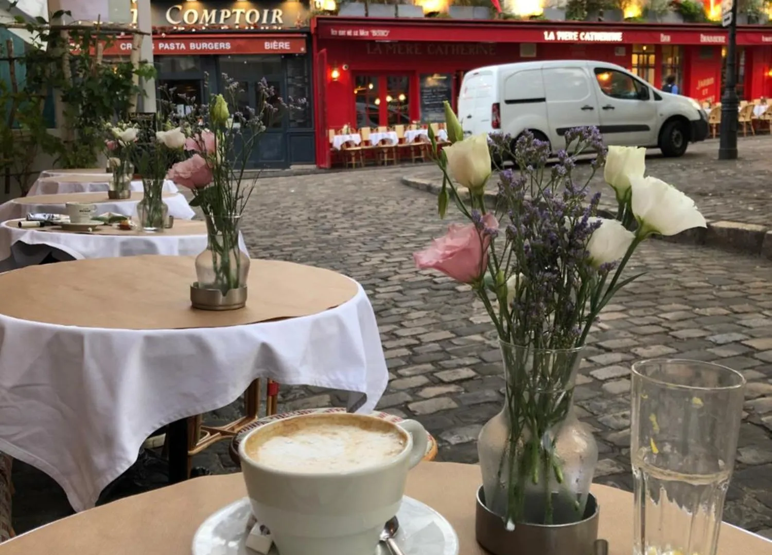 8 Place Du Tertre Paris Apartment