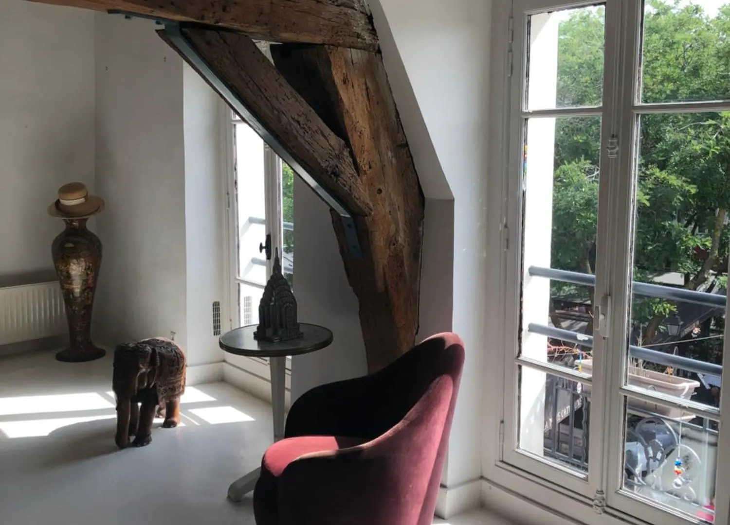 Apartment 8 Place Du Tertre Paris